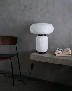 Formakami bordlampe fra &Tradition