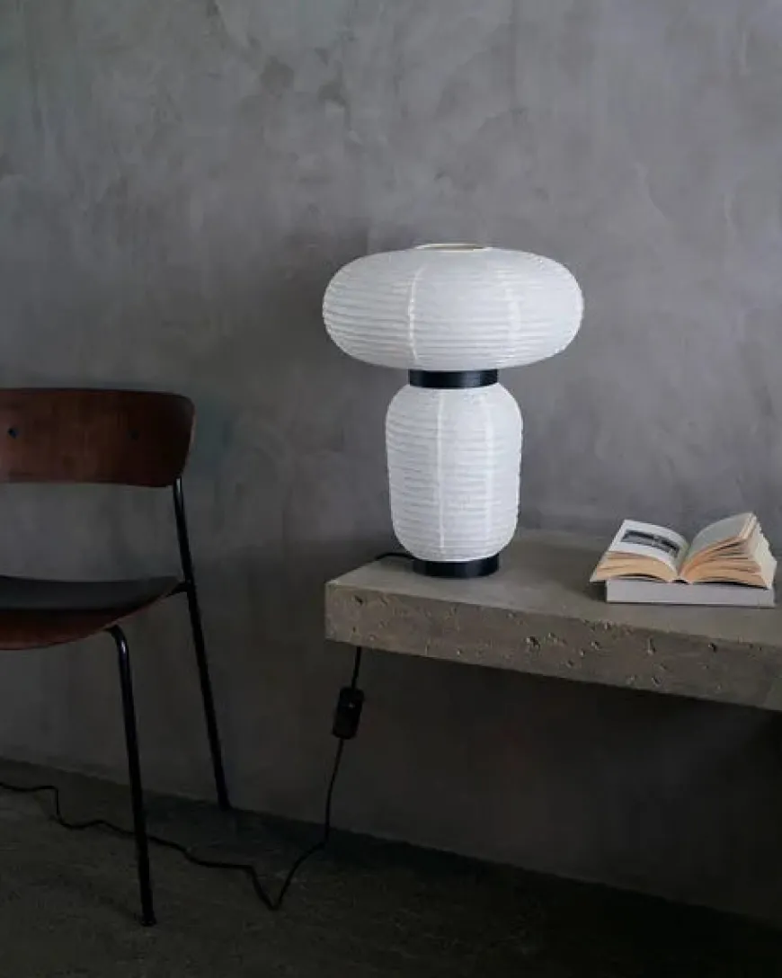 Formakami bordlampe fra &Tradition