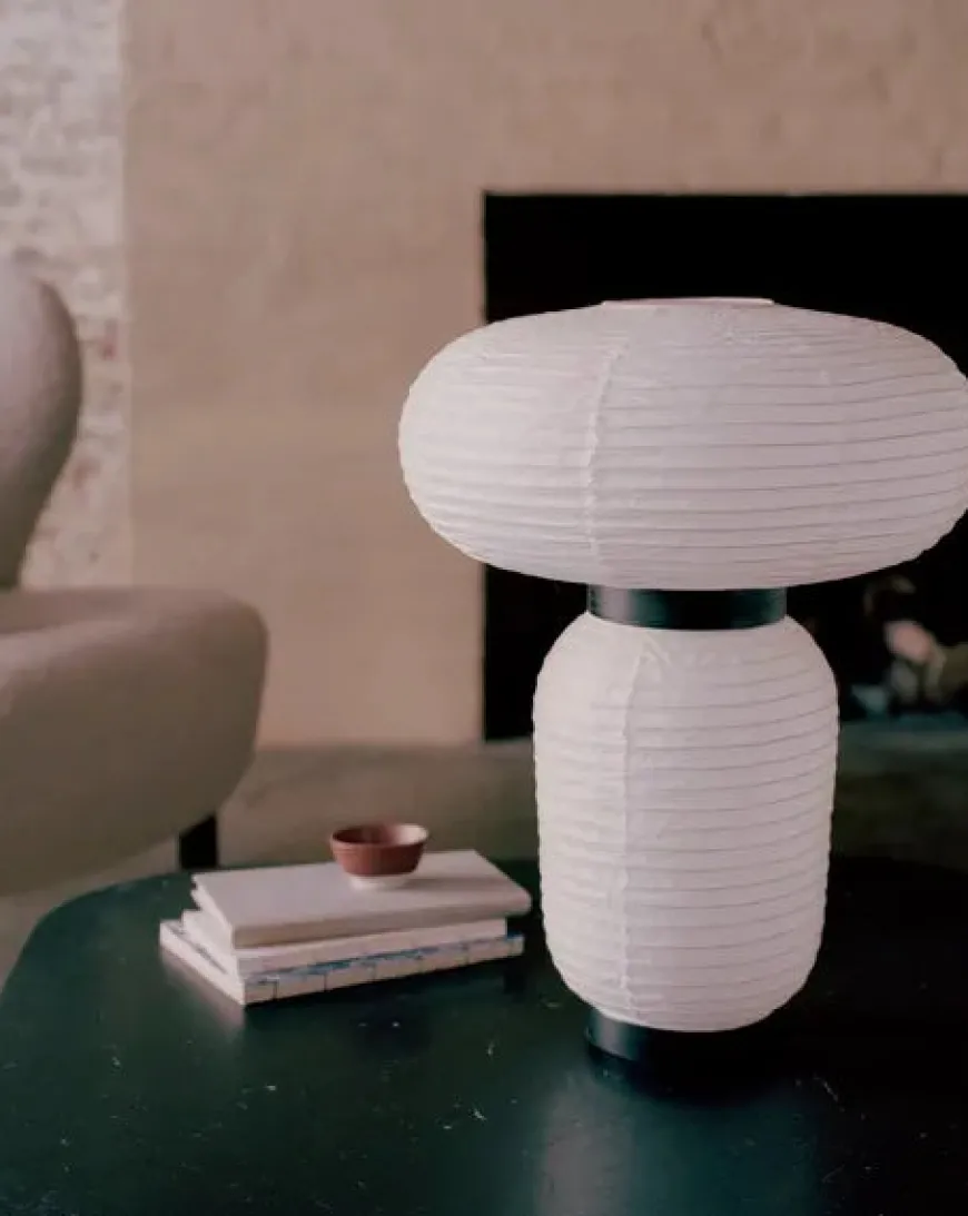 Formakami bordlampe fra &Tradition