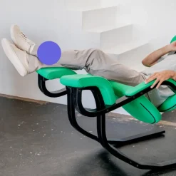 Gravity Balans Lænestol fra Variér (Sort ask)