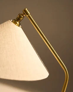 Gräshoppa bordlampe fra GUBI