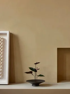 Hana Vase, H26 cm i Ashen fra Audo Copenhagen