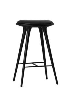 Høj barstol i mørkbejdset bøg fra Mater