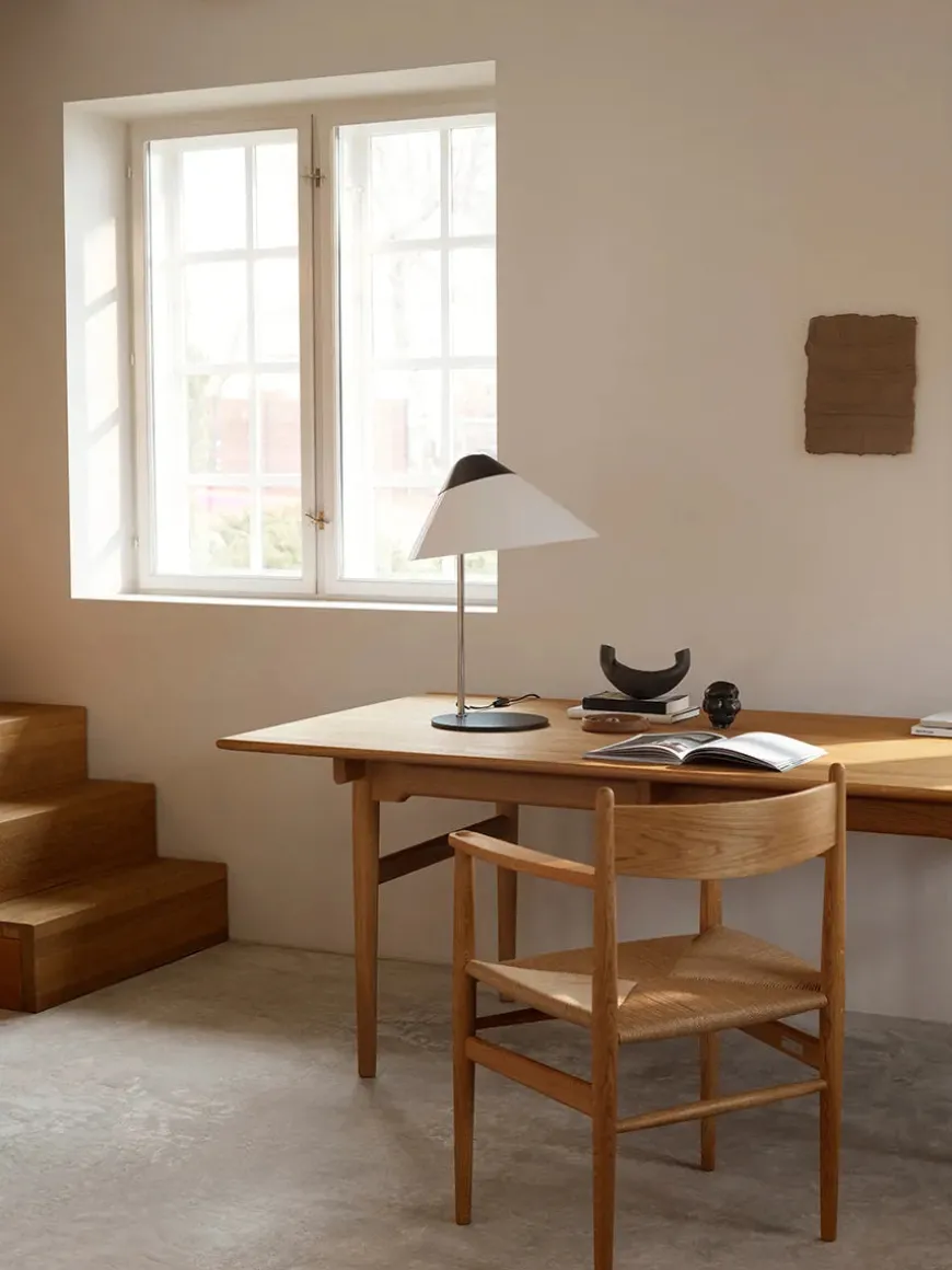 HJW02 Opala Bordlampe af Hans J. Wegner