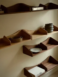 Hulsø Hylde, olieret valnød af Finn Juhl