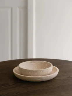 Hyben Fad, silver travertin fra Wabi Sabi Nordic