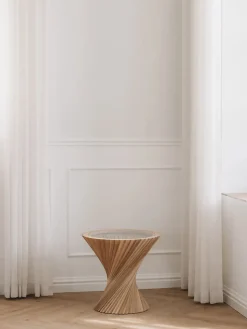 HYPERBEL sidebord, røget eg fra VIA Copenhagen