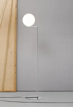 IC F2 gulvlampe fra Flos