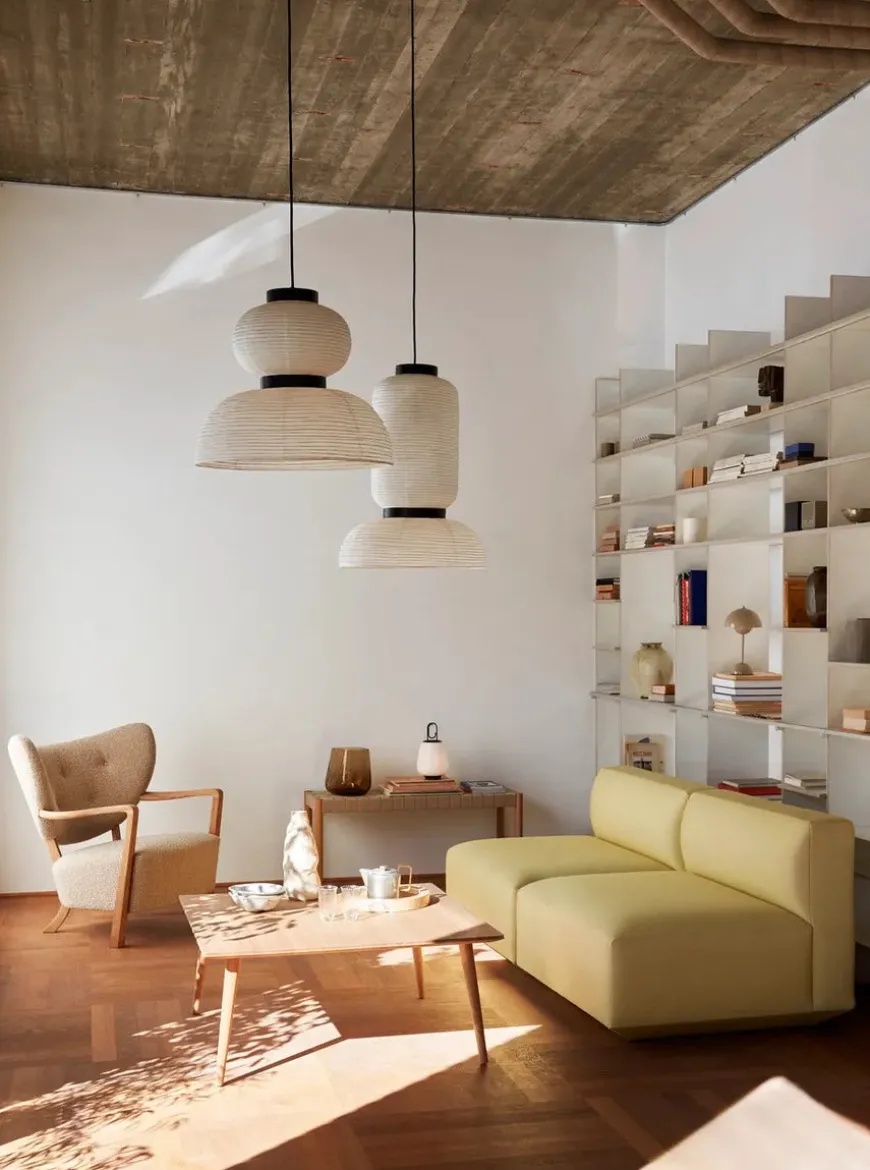 In Between Bord SK24 fra &Tradition