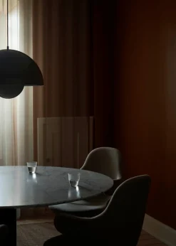 In Between Bord SK20, sort stel fra &tradition