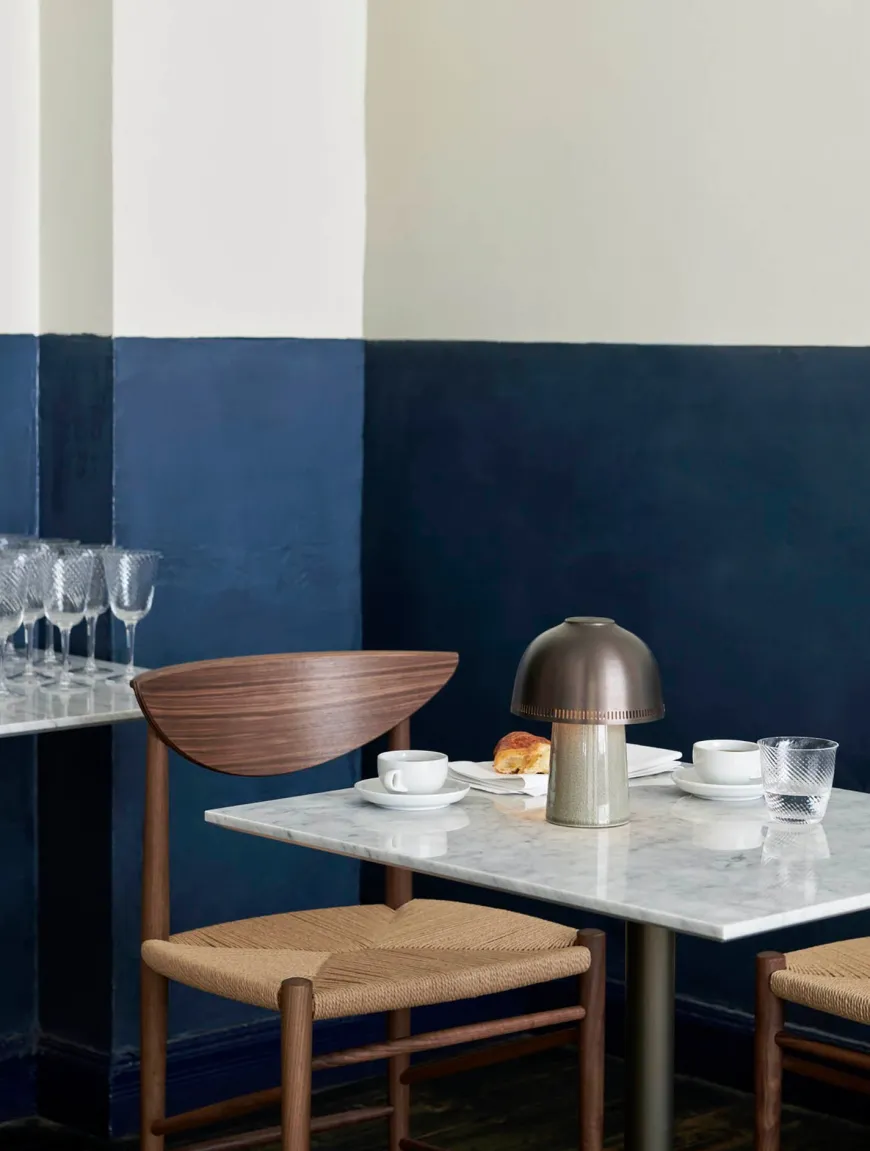 In Between Bord SK16, sort stel fra &tradition