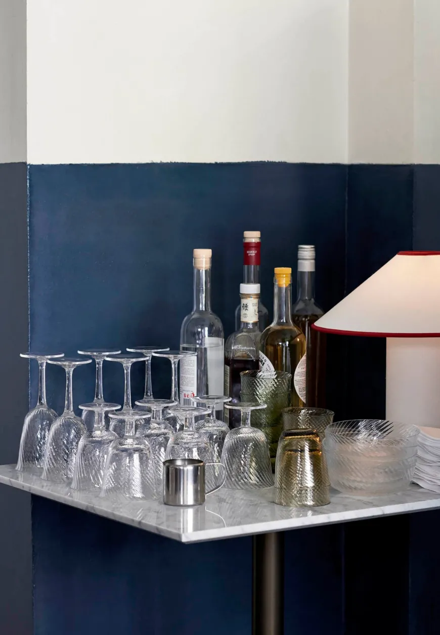 In Between Bord SK16, sort stel fra &tradition