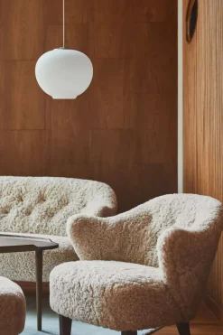 Ingeborg med Fodskammel, Boucle fra Audo Copenhagen