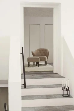 Ingeborg med Fodskammel, sahara fra Audo Copenhagen