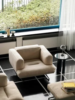 Inland AV21 Lounge Chair fra &Tradition