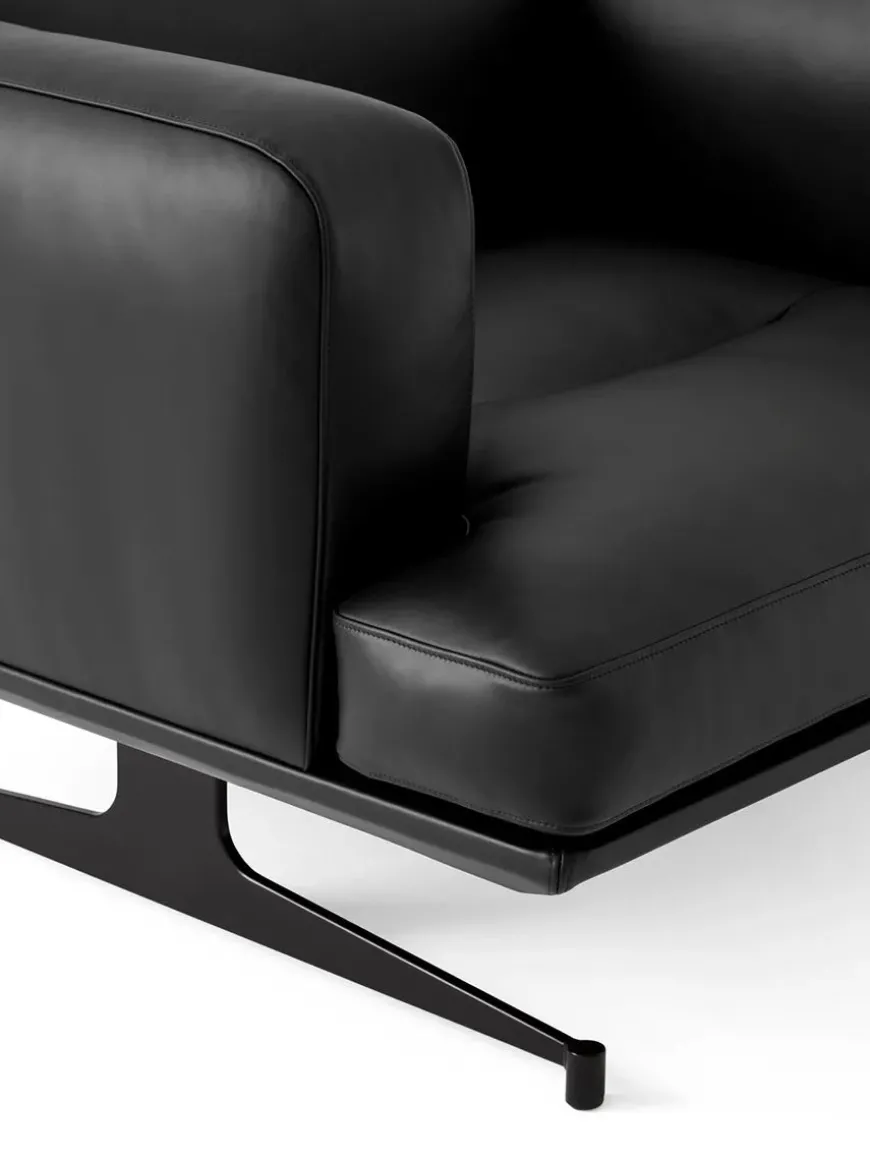 Inland AV21 Lounge Chair fra &Tradition