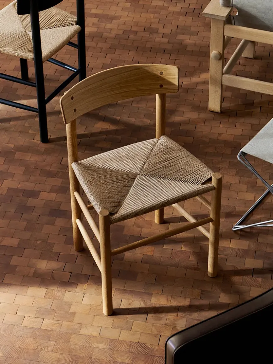 J39 Folkestolen, lys olieret eg af Børge Mogensen