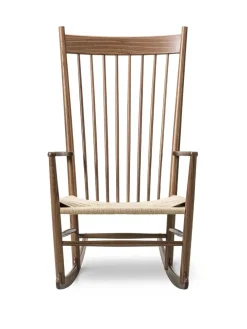 J16 Gyngestol, valnød af Hans J. Wegner