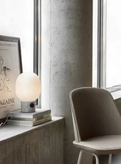 JWDA Bordlampe, calacatta viola marmor fra Audo Copenhagen