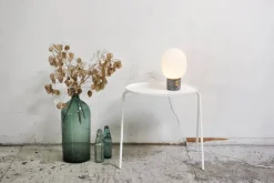 JWDA Metallic Bordlampe fra Audo Copenhagen