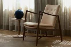 Kaminstolen, eg olie af Finn Juhl