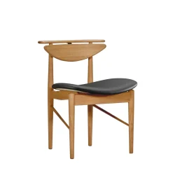 Karmstolen, eg olie/valnød af Finn Juhl