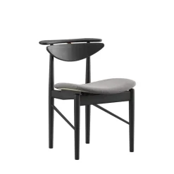 Karmstolen, eg olie/valnød af Finn Juhl