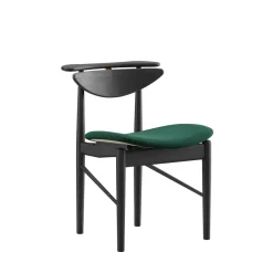 Karmstolen, eg olie/valnød af Finn Juhl