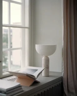 Kizu Bordlampe Large, Grey Marble fra New Works