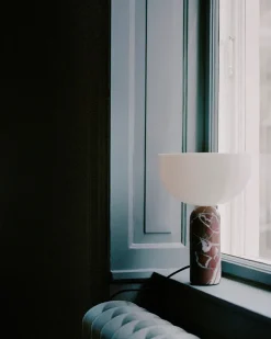 Kizu Bordlampe Small, Kunis Breccia Marble fra New Works