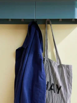 Korpus Shelf, medium fra Hay