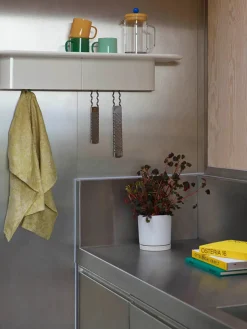 Korpus Shelf, small fra Hay