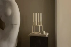 Kubus 4 Lysestage, sort fra Audo Copenhagen