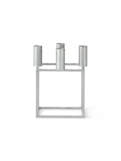 Kubus 4 Lysestage, sort fra Audo Copenhagen