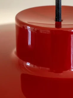 Lacquer pendant small, red fra Nine