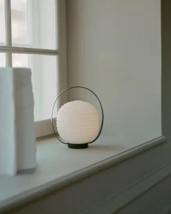 Lantern Portable Table Lamp fra New Works