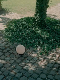 Lantern Portable Table Lamp fra New Works