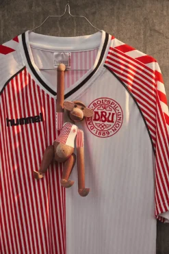 Lille Abe x DBU 86 Away af Kay Bojesen