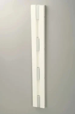 Lodret KNAX knagerække fra LoCa