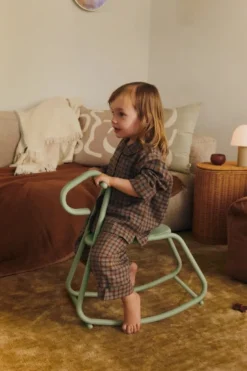 Lussi Rocking Horse – skulpturel gyngehest fra Ferm Living