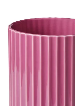 Lyngbyvasen i lilla, H20,5 cm fra Lyngby Porcelæn