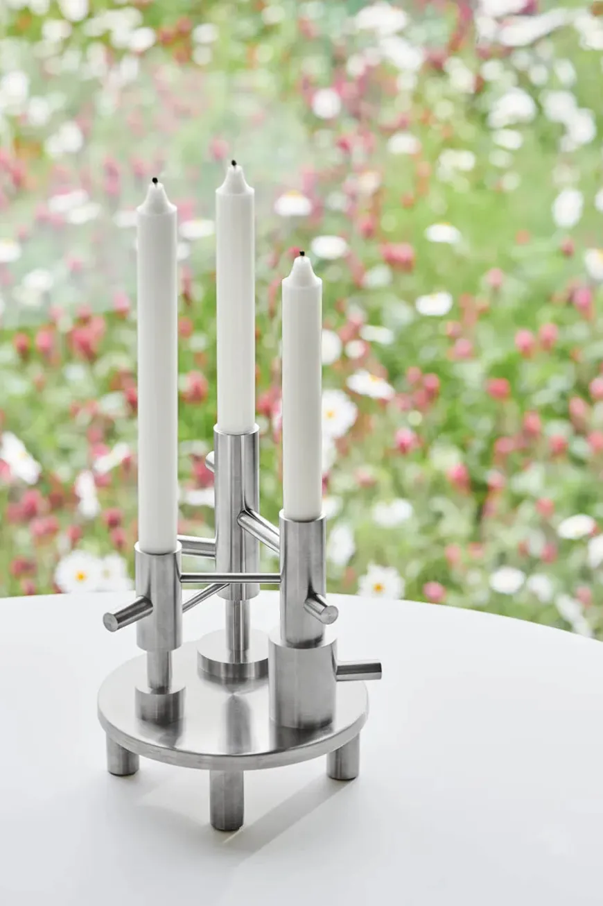 Lysestage large stål af Jaime Hayon