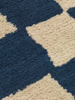 Mara Washable Rug 90 x 150 cm, deep blue fra Ferm Living