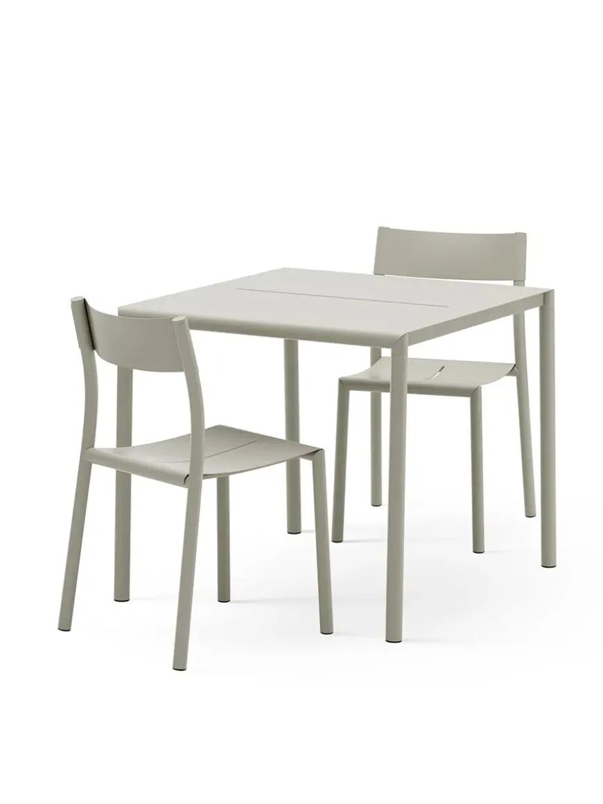May sæt, 2 stole og bord 85x85 i dark green fra New Works