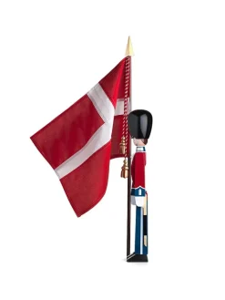 Mellem Fanebærer af Kay Bojesen