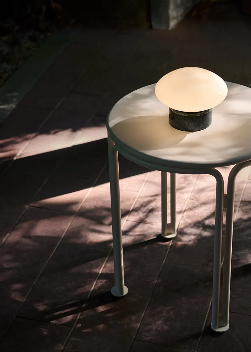 Mist AP21 Portable Bordlampe fra &Tradition