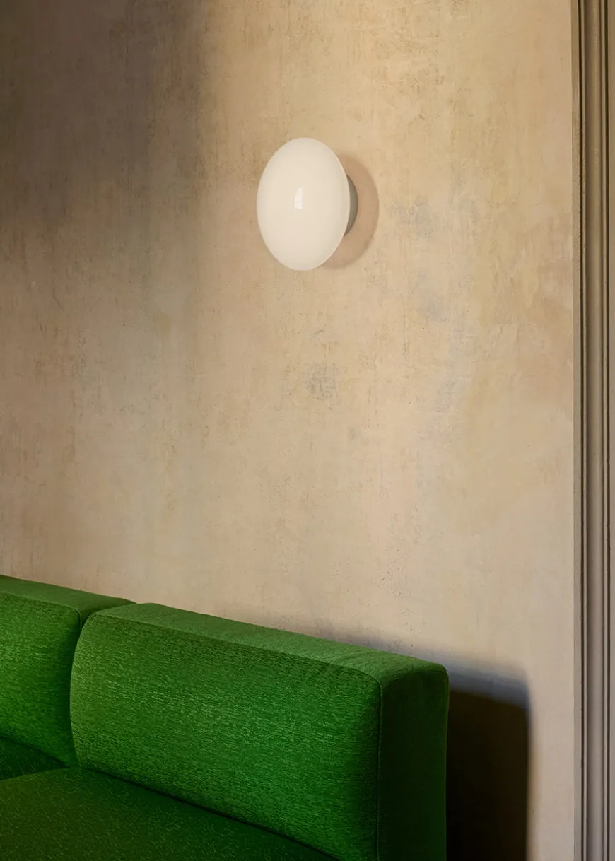 Mist AP22 væg- og loftlampe fra &Tradition