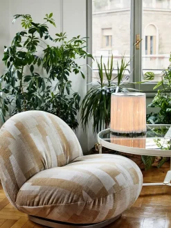 Model 597 Bordlampe fra GUBI