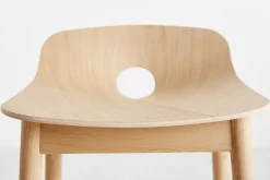 Mono Bar Stool fra Woud