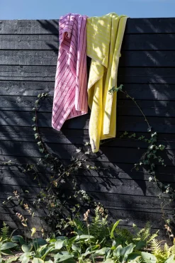 Naram towel - Baby pink & Ski patrol fra Bongusta